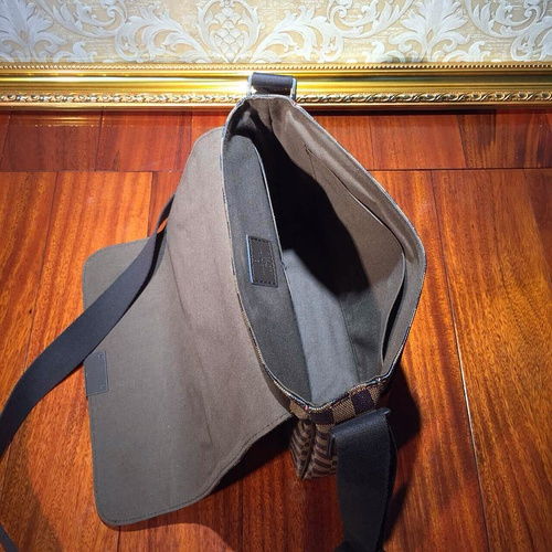 男神不容錯(cuò)過,經(jīng)典lv棋盤格單肩包廠家直銷批發(fā)