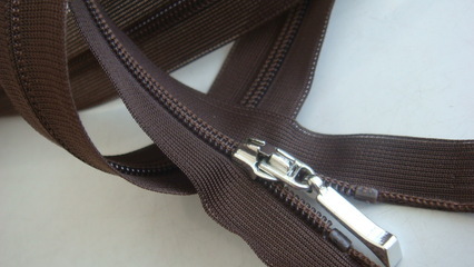 三力拉鏈 品質(zhì)鑄就品牌，匠心連通世界